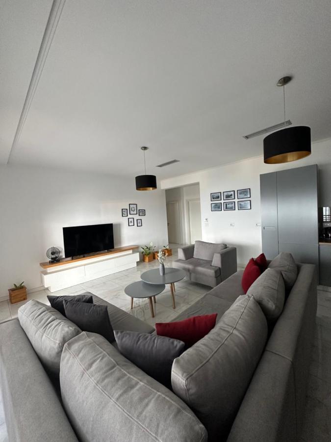 شقة Luxury Penthouse B&E ساراندا المظهر الخارجي الصورة